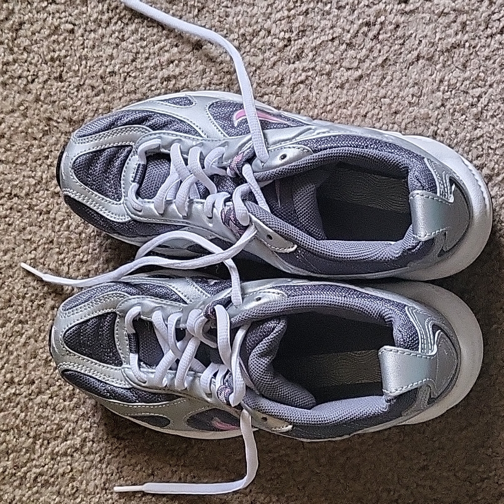 NWOT Women's Nike shoes size 7